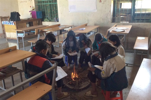 Duy trì tỷ lệ học sinh ra lớp mùa rét