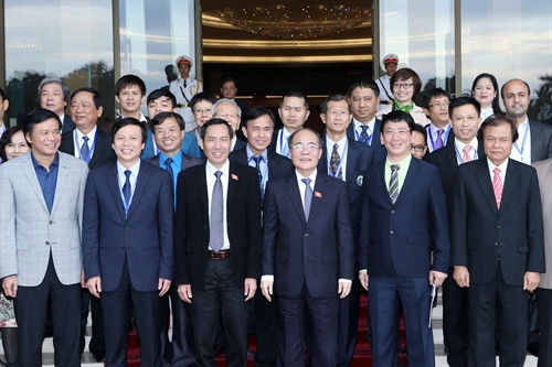 Chủ tịch Quốc hội Nguyễn Sinh Hùng tiếp Liên đoàn các nhà báo ASEAN