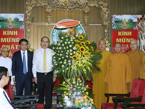 Chủ tịch Ủy ban Trung ương Mặt trận Tổ quốc Việt Nam Nguyễn Thiện Nhân chúc mừng Hội đồng trị sự, chư tôn giáo phẩm, tăng ni, phật tử Giáo hội Phật giáo Việt Nam