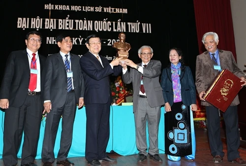 Chủ tịch nước đề nghị Hội Khoa học Lịch sử Việt Nam sớm hoàn thành bộ “quốc sử”