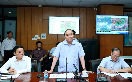 Thủ tướng Nguyễn Xuân Phúc: Dừng các cuộc họp để tập trung chỉ đạo ứng phó với bão số 3