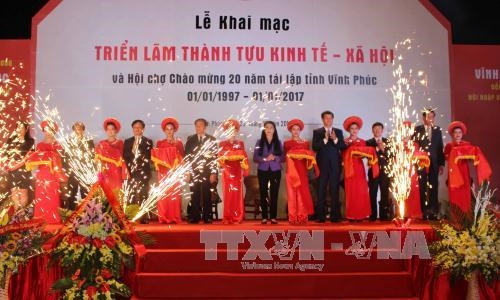 Khai mạc triển lãm và hội chợ chào mừng 20 năm tái lập tỉnh Vĩnh Phúc