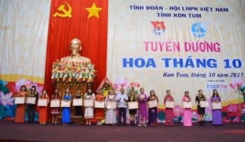 Bí thư Chi bộ Y The - "Bông hoa tháng 10" của dân làng