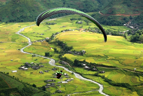 Festival dù lượn "bay trên mùa vàng" tại đèo Khau Phạ