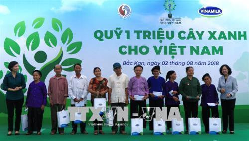 Chương trình "Quỹ 1 triệu cây xanh cho Việt Nam" đến với vùng cao Bắc Kạn