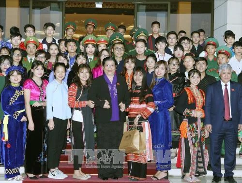 Phó Chủ tịch Thường trực Quốc hội Tòng Thị Phóng gặp mặt học sinh, sinh viên dân tộc thiểu số xuất sắc năm 2017