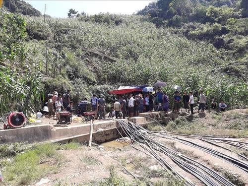 Lào Cai nỗ lực giải cứu một người dân bị mắc kẹt trong hang đá