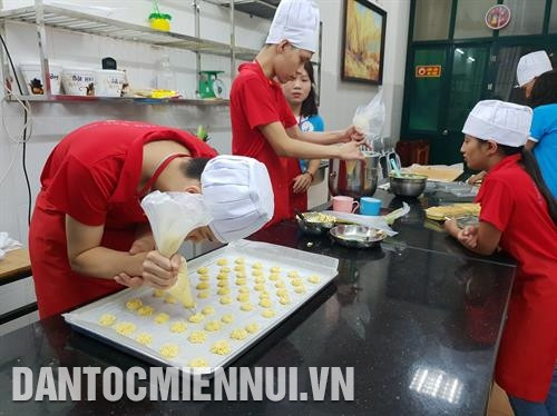 Khai trương Phòng dạy nghề làm bánh cho trẻ khuyết tật và tự kỷ tại Hà Nội