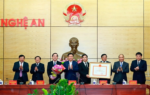Thủ tướng Nguyễn Xuân Phúc làm việc với lãnh đạo tỉnh Nghệ An