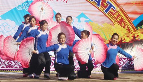 Duyên dáng điệu múa của người Giáy
