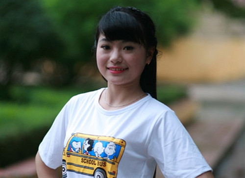 Xe máy cũ chở ước mơ của cô gái Nùng