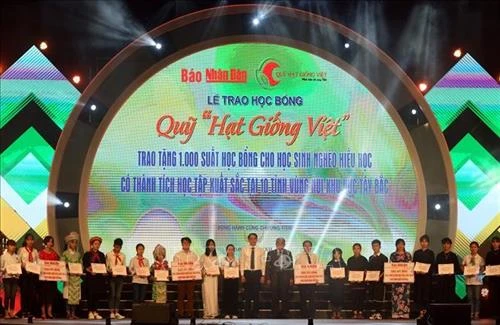 Trao 1.000 suất học bổng cho học sinh các tỉnh vùng núi phía Bắc