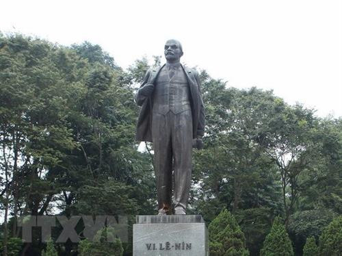 Trưởng ban Tuyên giáo Trung ương Võ Văn Thưởng dâng hoa kỷ niệm 150 năm Ngày sinh V.I.Lênin