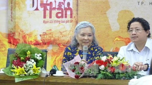Ra mắt tự truyện “Đường trần – Ngọn lửa không bao giờ tắt” của tác giả Trần Tố Nga
