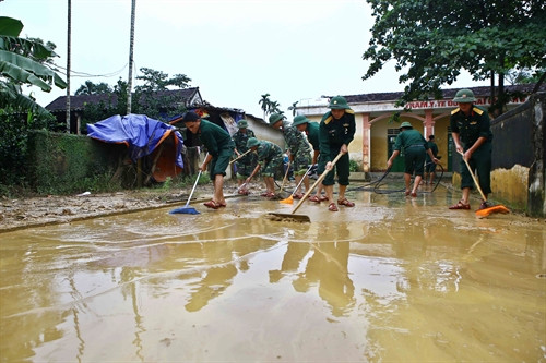 Hỗ trợ đồng bào vùng lũ Hà Tĩnh, Quảng Trị
