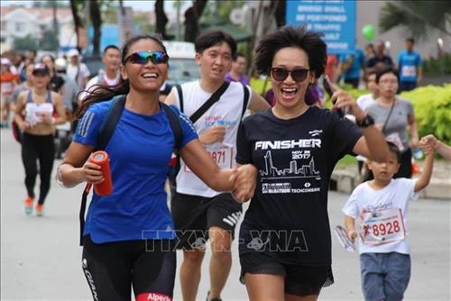 Thành phố Hồ Chí Minh: Hơn 10.000 người chinh phục đường chạy 5km gây quỹ từ thiện