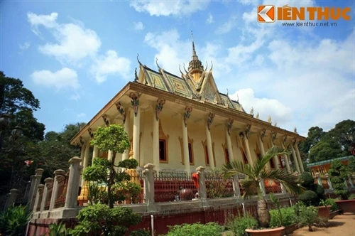 Kiến trúc độc đáo của chùa Hang Trà Vinh