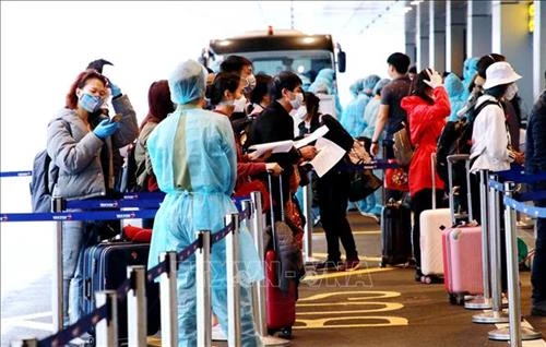 Hướng dẫn cách ly, theo dõi sức khỏe hành khách trên các chuyến bay có trường hợp mắc COVID-19