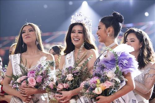 Nguyễn Trần Khánh Vân đăng quang Hoa hậu Hoàn vũ Việt Nam 2019