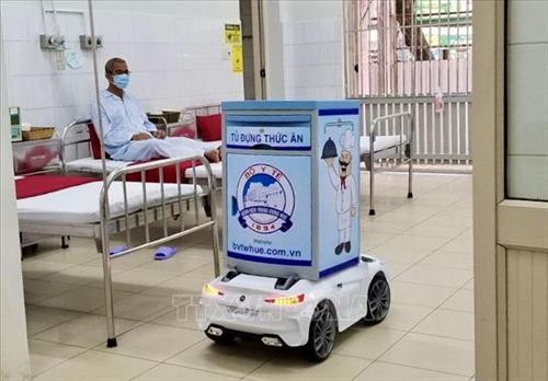“Nhân viên y tế đặc biệt” phục vụ người cách ly trong mùa dịch COVID -19 ​