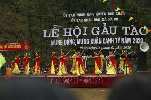  Lễ hội Gầu Tào gắn với phát triển kinh tế du lịch ở Hòa Bình