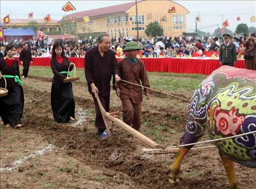 Phó Thủ tướng Trương Hòa Bình thực hiện nghi lễ cày tịch điền tại tỉnh Hà Nam
