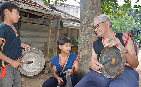 Già A Ve - Người truyền lửa đam mê cồng chiêng