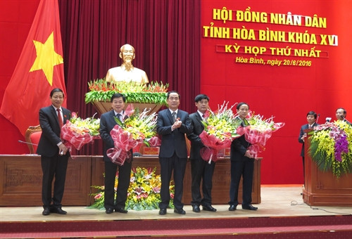 Bầu các chức danh chủ chốt HĐND, UBND tỉnh Hòa Bình và Vĩnh Long