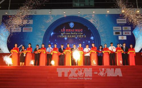 Nhiều cơ hội mua sắm tại 300 gian hàng Việt