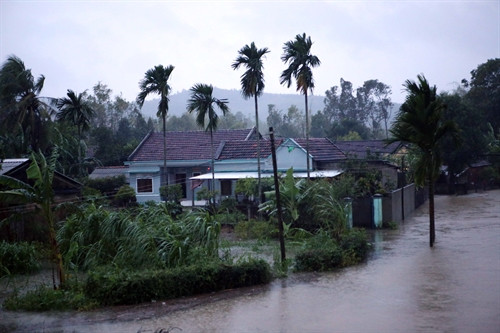 Mưa lớn trên diện rộng ở Trung Bộ, cảnh báo mưa dông, gió mạnh trên biển