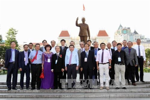 Lãnh đạo Thành phố Hồ Chí Minh gặp gỡ đại biểu kiều bào tiêu biểu