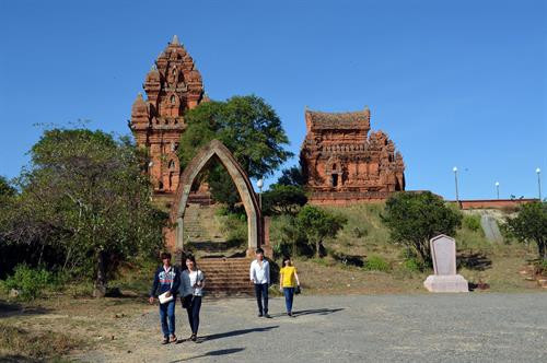 Thời tiết ngày 11/3: Bắc Bộ nắng ấm, Nam Bộ khô nóng