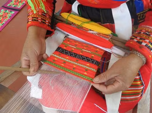 Độc đáo nghề dệt thổ cẩm của người Pà Thẻn