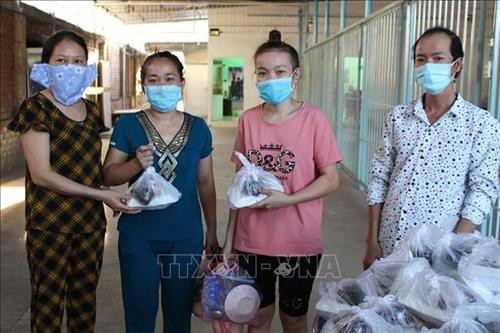 Những suất cơm nghĩa tình công nhân