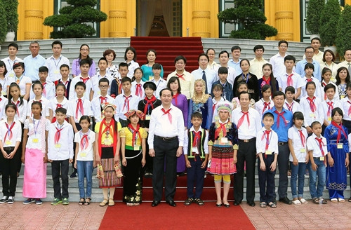Chủ tịch nước Trần Đại Quang gặp mặt trẻ em có hoàn cảnh đặc biệt, khó khăn