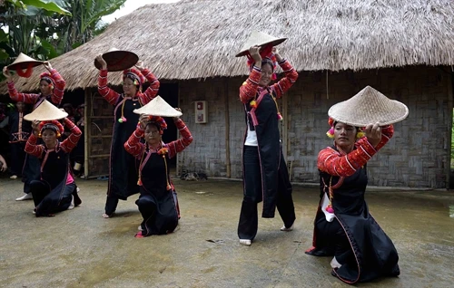 Nghi lễ cúng bản độc đáo của người La Hủ