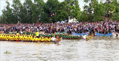 Đồng bào Khmer tại Trà Vinh vui đón Lễ hội Oóc Om Bóc năm 2019