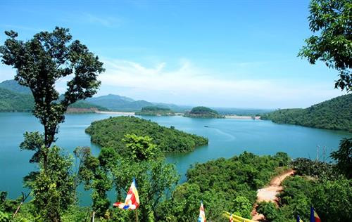 "Đánh thức" tiềm năng du lịch sinh thái Bạch Mã