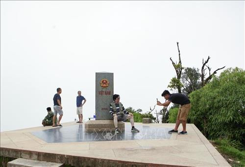 Trải nghiệm cung đường chinh phục cột mốc số 0 nơi ngã ba biên giới