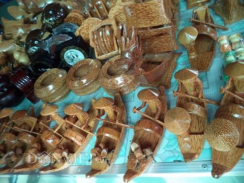Hàng mỹ nghệ độc đáo ở xứ dừa Bến Tre