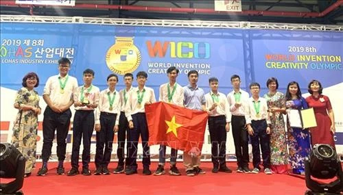 Lần đầu tiên học sinh Việt Nam giành điểm cao tuyệt đối phần thi thực hành tại Olympic Hóa học quốc tế năm 2019