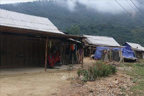 Chia sẻ khó khăn, chăm lo Tết cho đồng bào vùng lũ ở miền núi Nghệ An