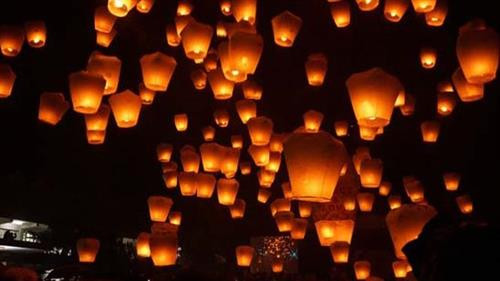 Lần đầu tiên có con đường đèn lồng tại phố đi bộ quanh Hồ Gươm