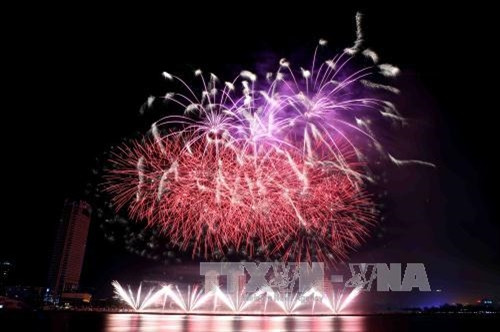 Đội Italy giành giải Nhất tại Lễ hội pháo hoa quốc tế Đà Nẵng 2017
