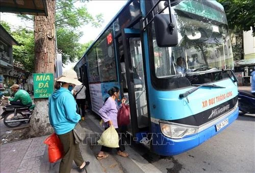 Hành khách đi phương tiện giao thông công cộng phòng dịch COVID -19 như thế nào?