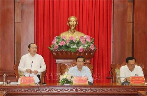 Khảo sát, nghiên cứu chuỗi trồng, chế biến và xuất khẩu thanh long ở Tiền Giang