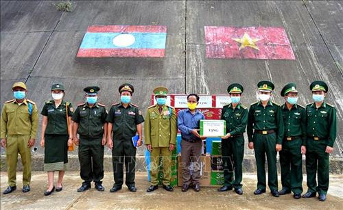 Bộ đội biên phòng Thừa Thiên Huế chúc Tết Bunpimay 2020