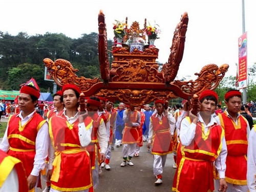 Nhiều giải pháp tránh ùn tắc cục bộ tại khu hành lễ trong ngày Giỗ Tổ Hùng Vương