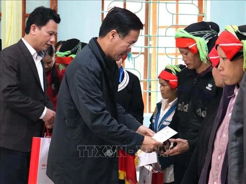 Trưởng ban Tuyên giáo Trung ương Võ Văn Thưởng thăm, tặng quà Tết hộ nghèo, gia đình chính sách tại Hà Giang