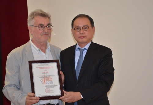 Trao Giải thưởng toàn quốc về thông tin đối ngoại cho nhà báo Daniel Roussel